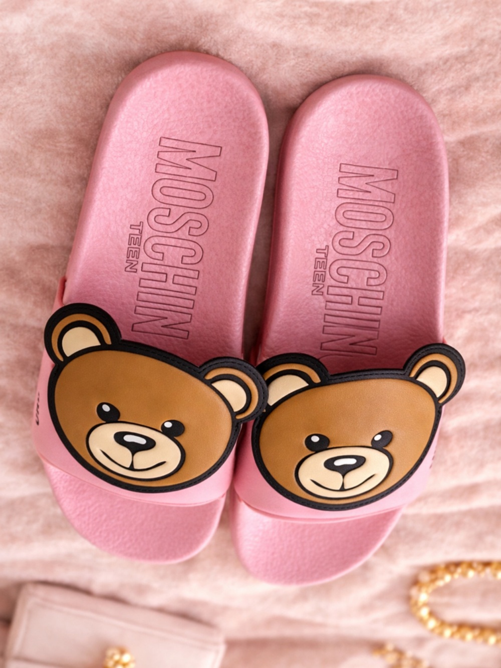 Moschino Kids teddy bear slide sandals
Color: Pink
Size: EU 36 / US Youth 4 - Picture 2 of 3